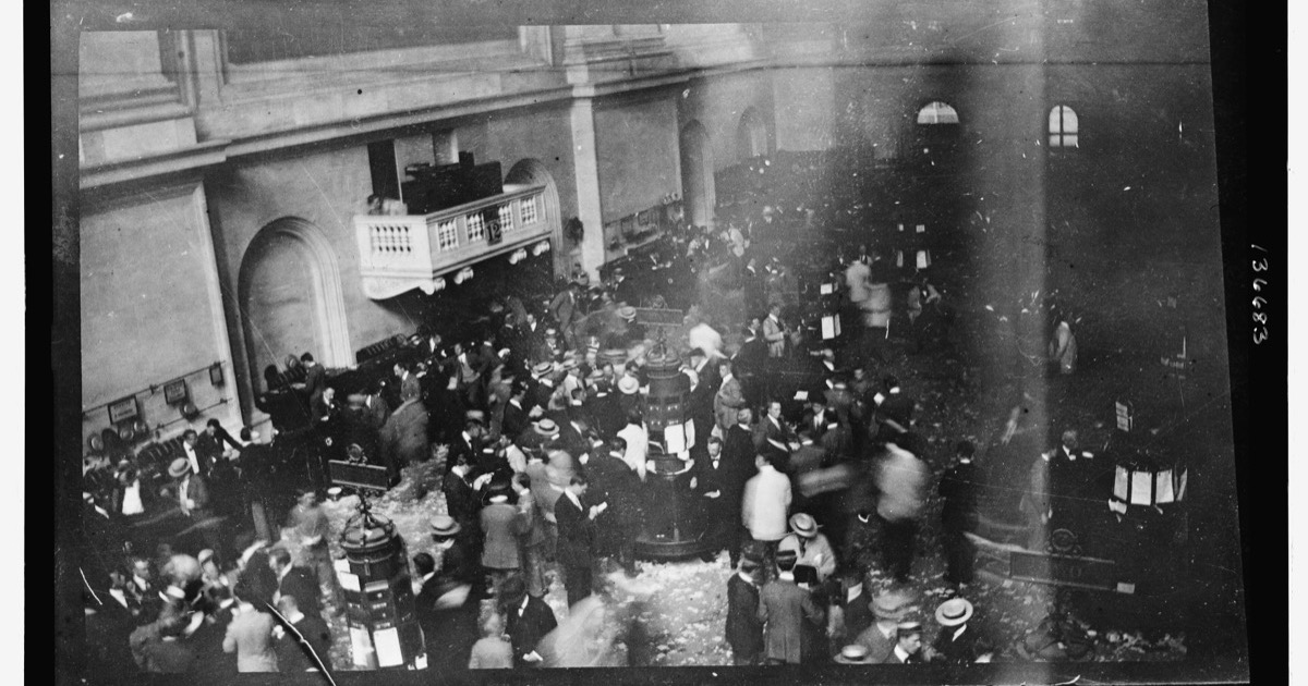 A 1907 view of the New York Stock Exchange trading floor as U.S. futures rebound on August 21, 2026.