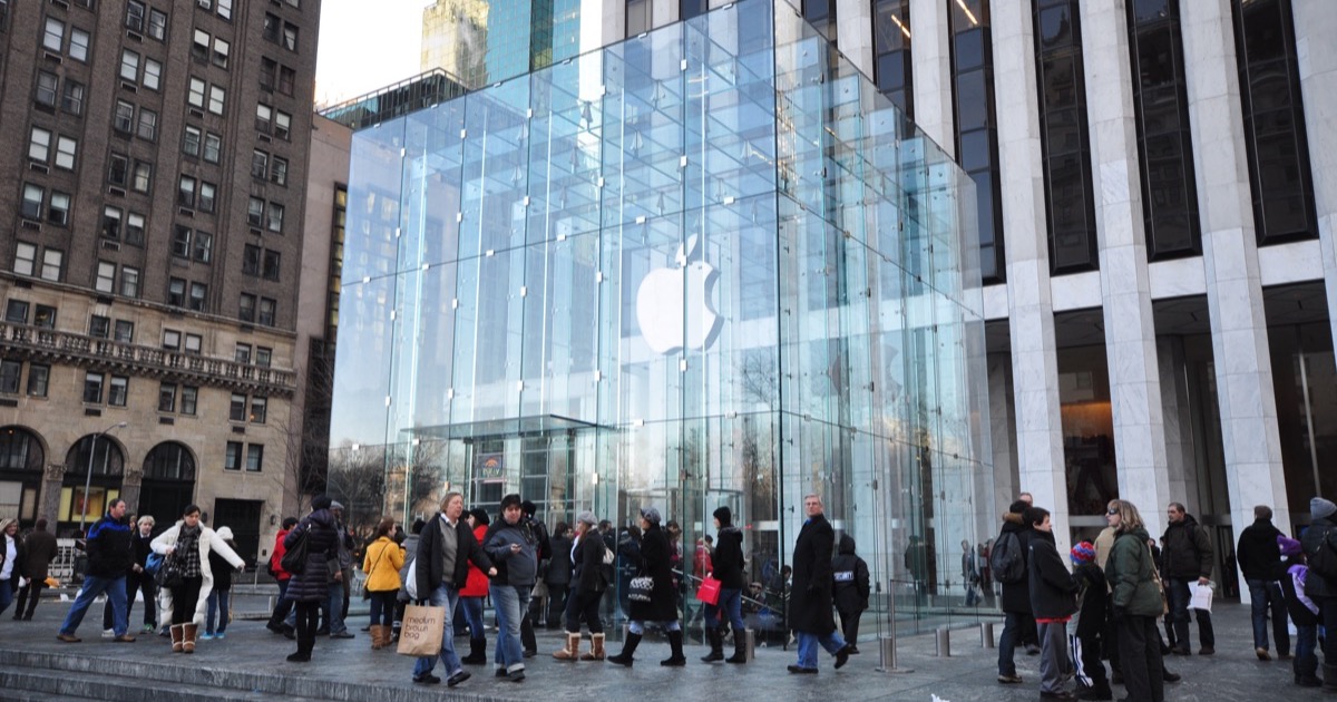 The glass cube of the Apple Store on Fifth Avenue in New York, on the morning of July 30, 2026.