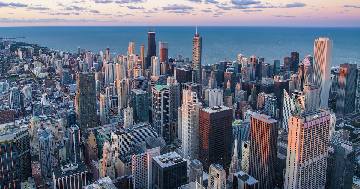 City skyline at sunrise, symbolizing the dawn of a new trading week and forward-looking market analysis