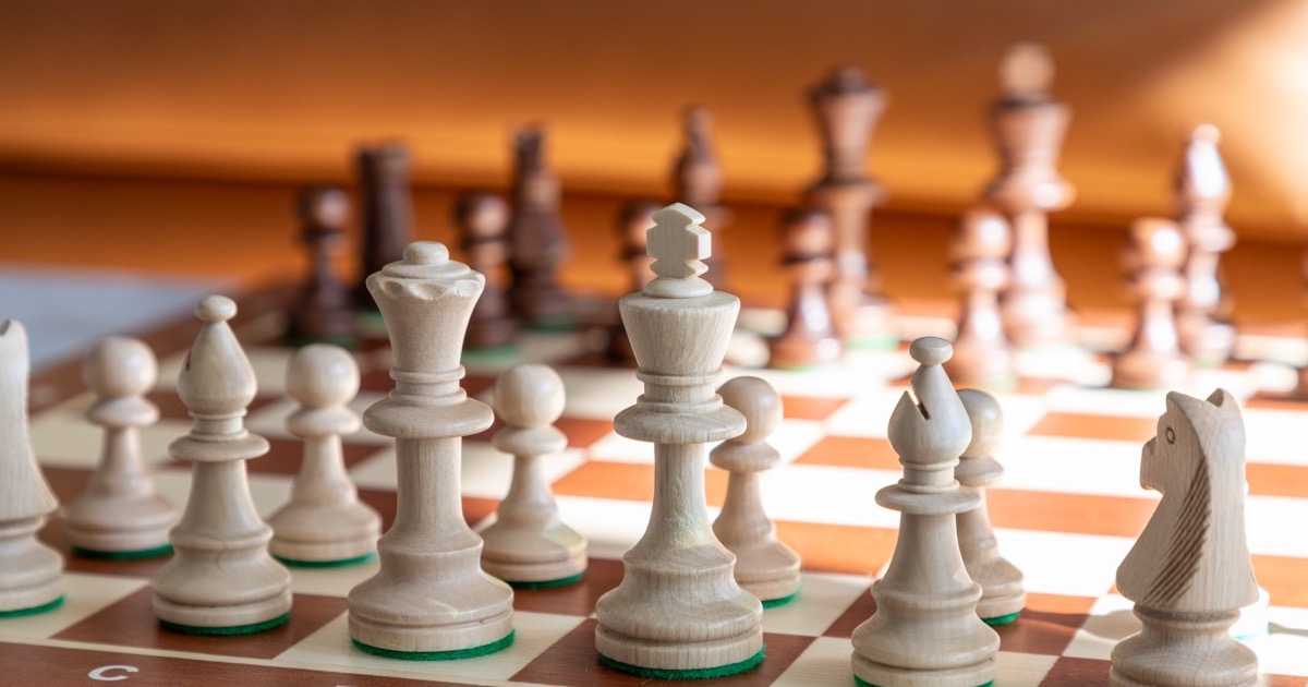 Chess pieces on a board, symbolizing strategy for the trading week ahead of August 10, 2026.