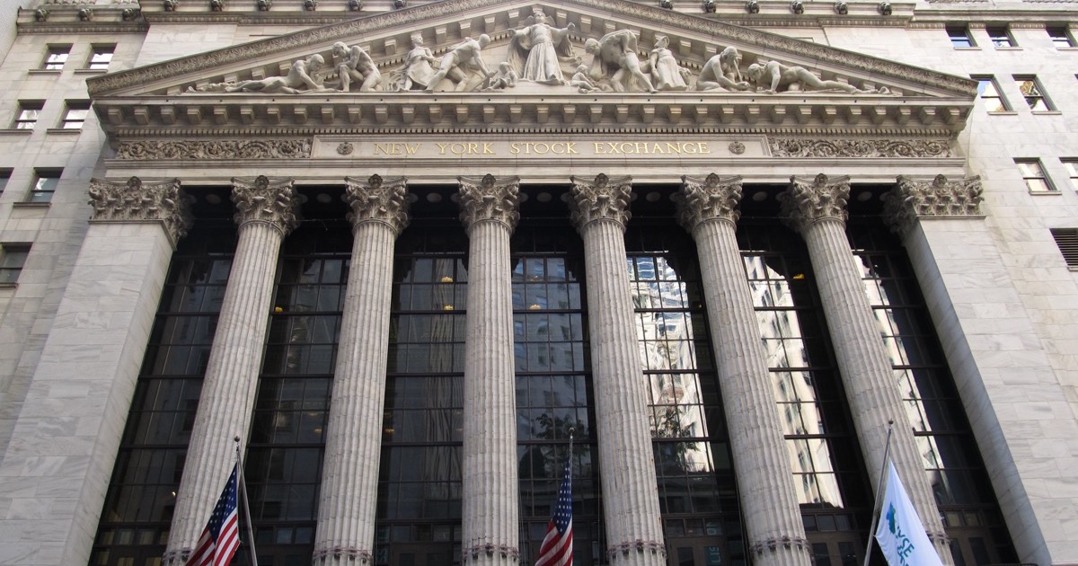 The neoclassical facade of the New York Stock Exchange on Wall Street, marking the June 22-26, 2026 weekly wrap on the great market rotation.